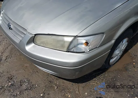 1999 Toyota Camry Le z USA, uszkodzony, nr VIN 4T1BG22K1XU496021